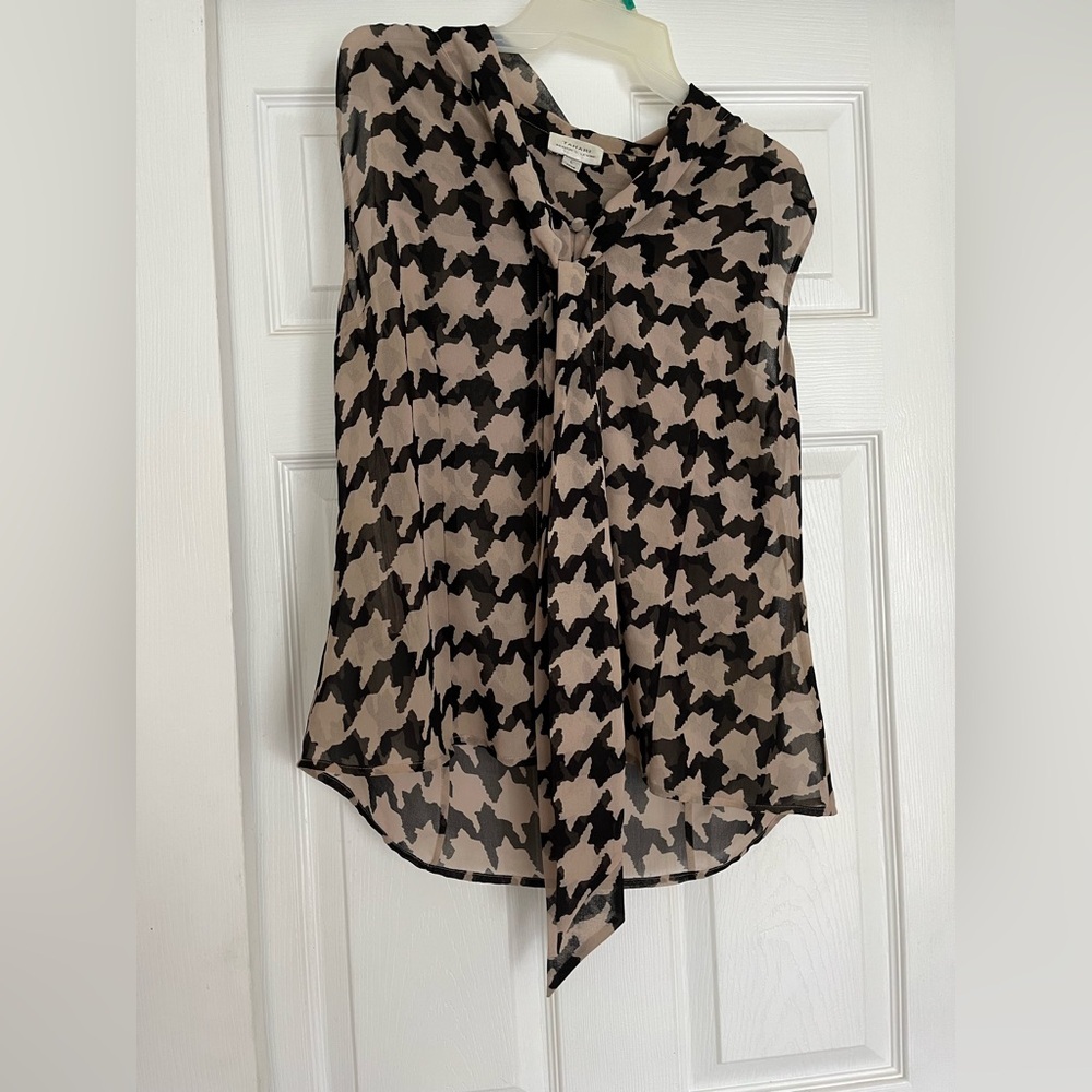 Stylish Black and Cream Women's Top Tahari Sleevless Blouse Size Large - Picture 5 of 13